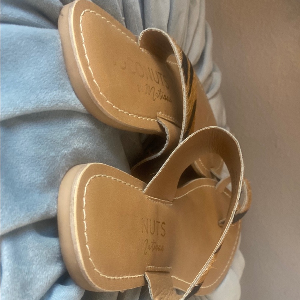 - Stylish Animal Print Sandals 8 Coconuts Super. Ute - Picture 4 of 4
